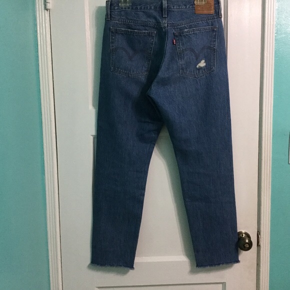 Levi's Wedgie Icon Fit Medium Distressed Jean - Picture 12 of 12